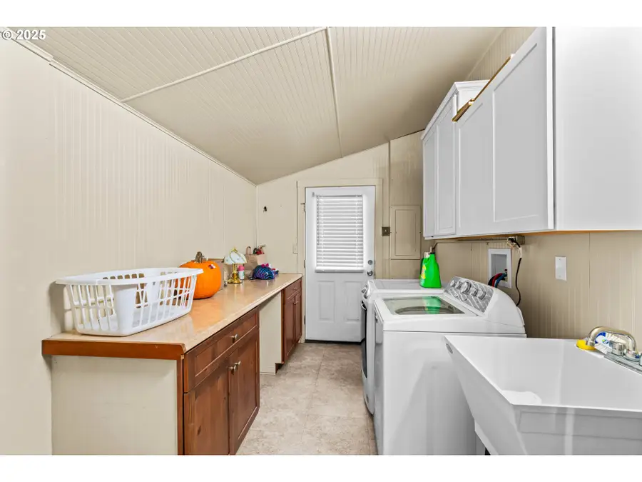 1010 NE Malheur Ave, Roseburg, OR 97470 - Image #3