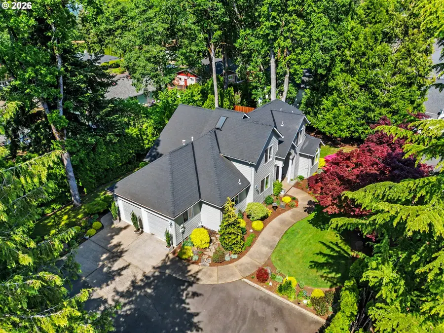 471 Edgewood Dr, Silverton, OR 97381 - #2