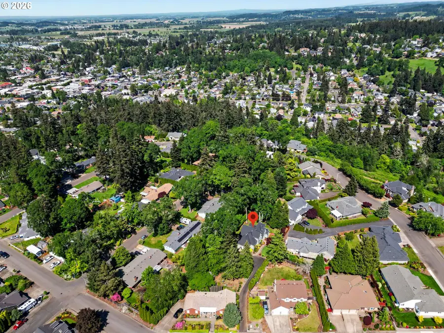 471 Edgewood Dr, Silverton, OR 97381 - #3
