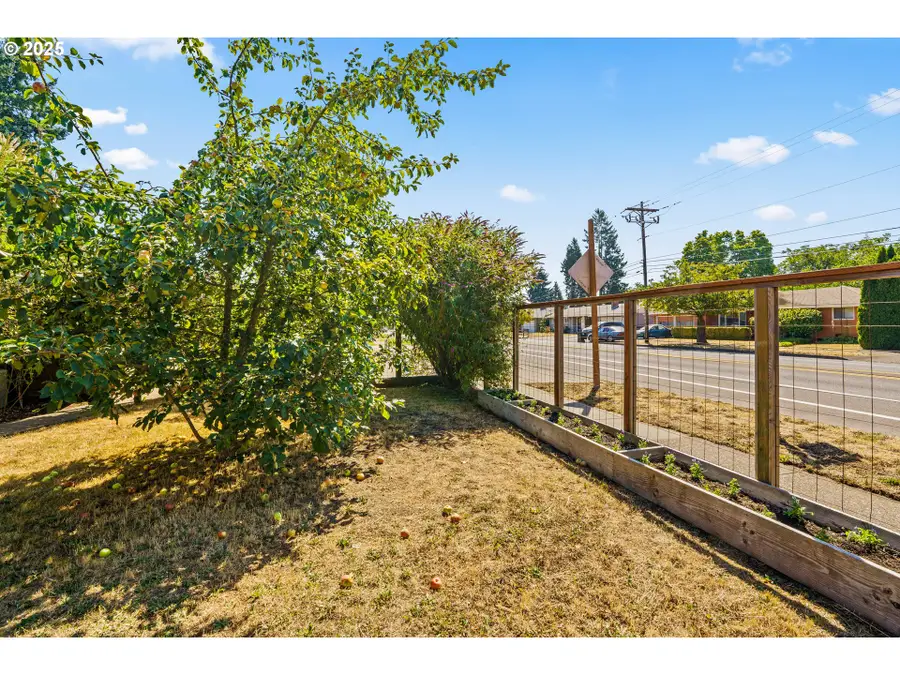 114 Hayden Bridge Way, Springfield, OR 97477 - Image #2