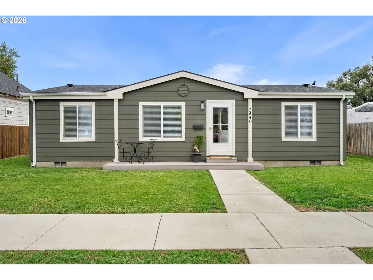 2540 11th St, Baker City, OR 97814 - #1