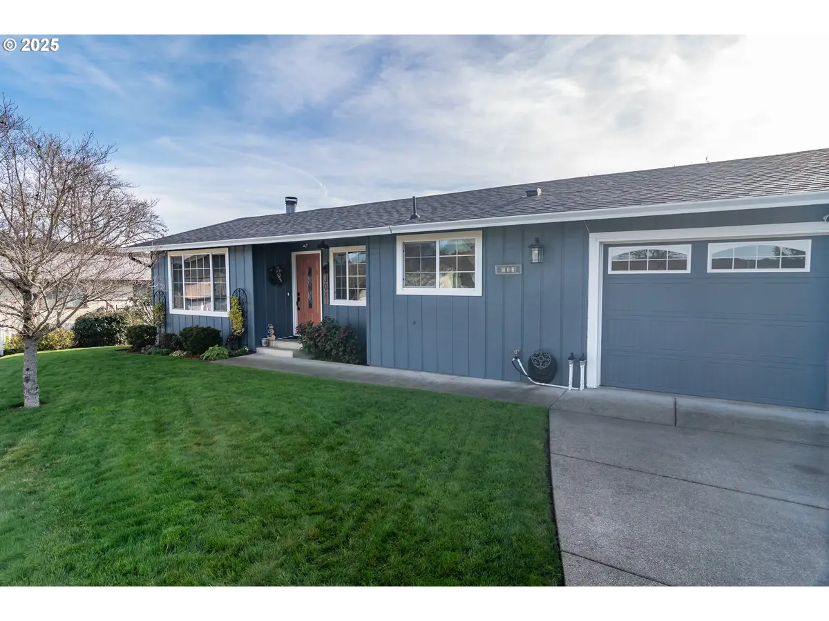 132 Aspen Ct, Roseburg, OR 97471 - Image #1