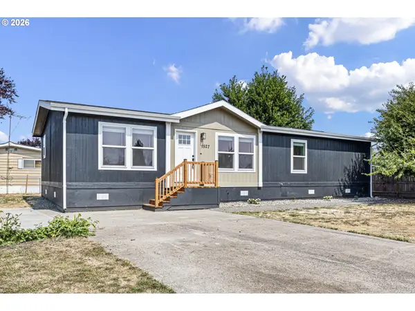 1527 NW 3rd St, McMinnville, OR 97128