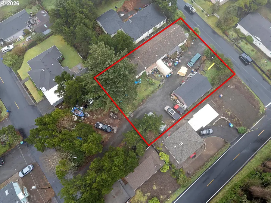 1035 SW 15th St, Lincoln City, OR 97367 - #2