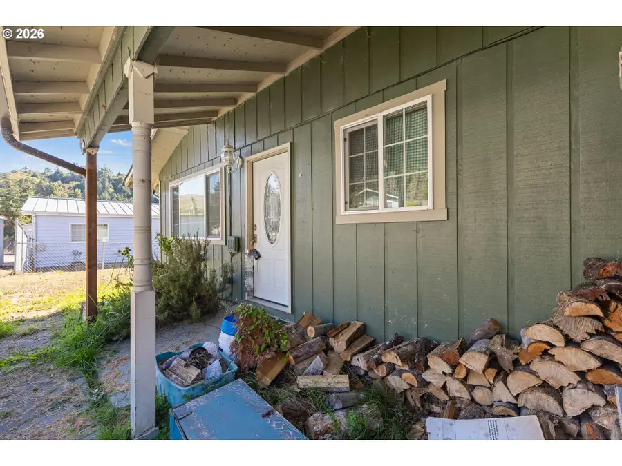 1826 22nd St, Myrtle Point, OR 97458 - #3