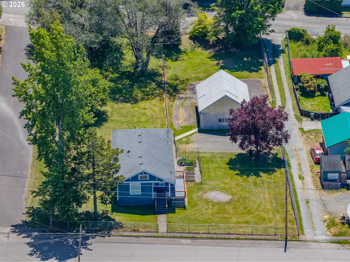 1228 Spruce St, Myrtle Point, OR 97458 - #1