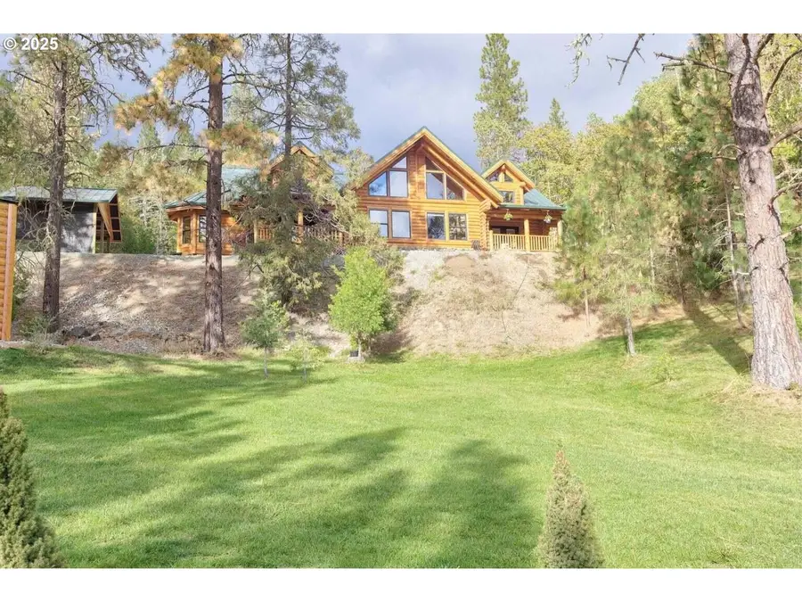 225 Eagle Ridge Dr, Canyonville, OR 97417 - Image #2