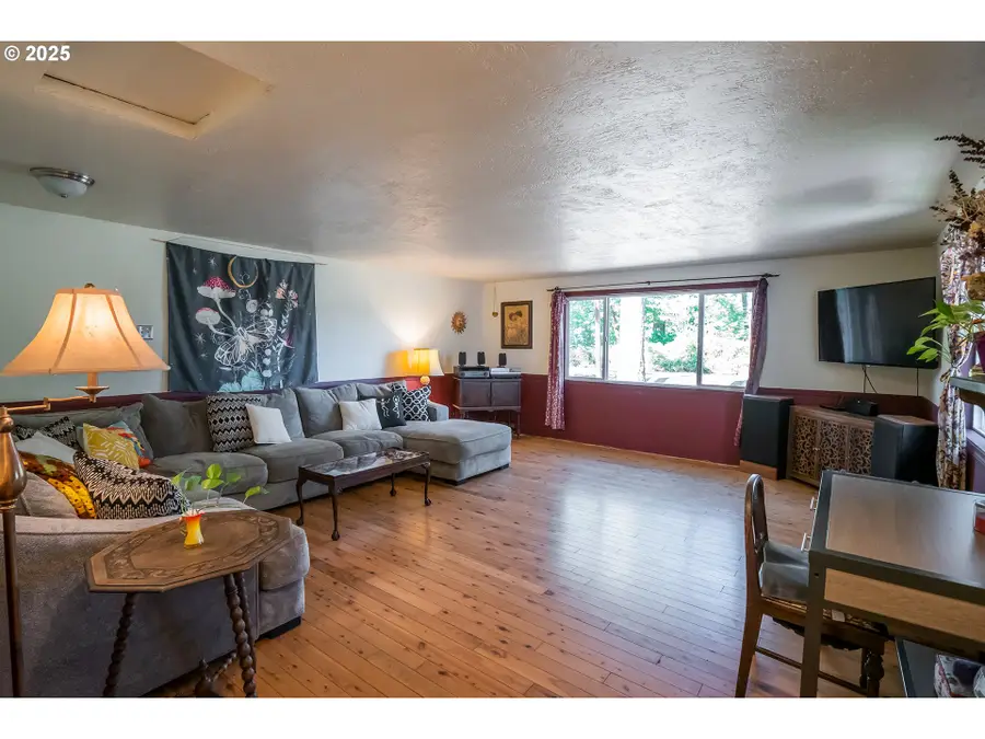 89387 Old Mohawk Rd, Springfield, OR 97478 - Image #3