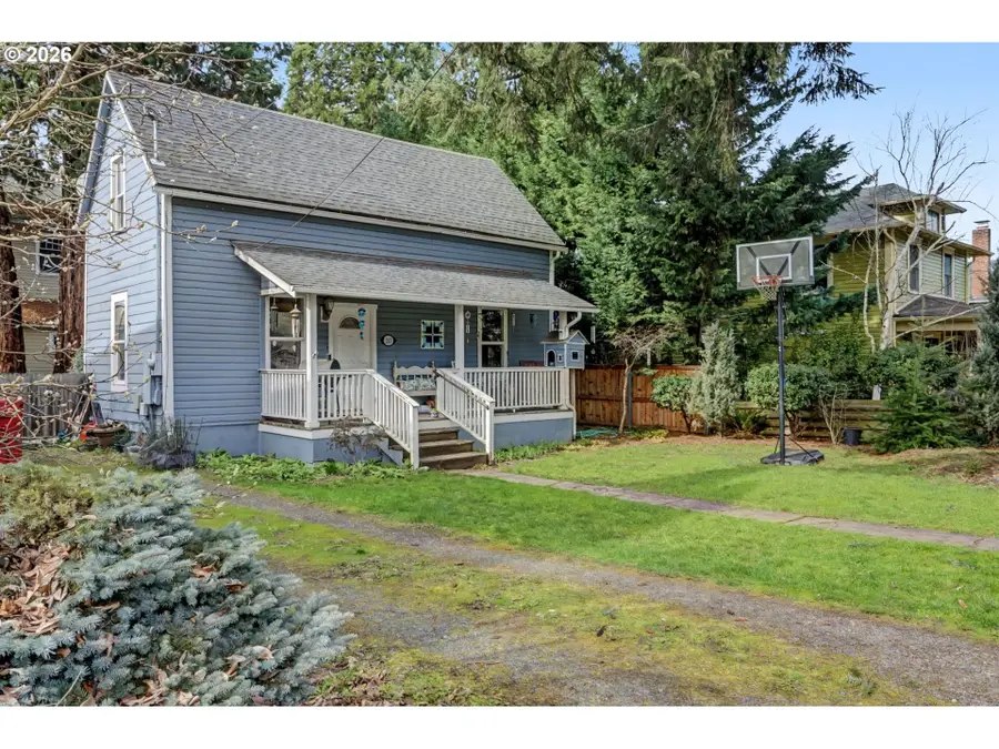 213 Mill St, Silverton, OR 97381 - #2