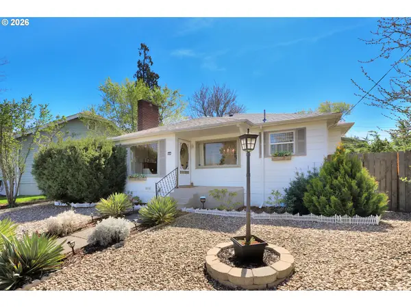 1214 E 11th St, TheDalles, OR 97058