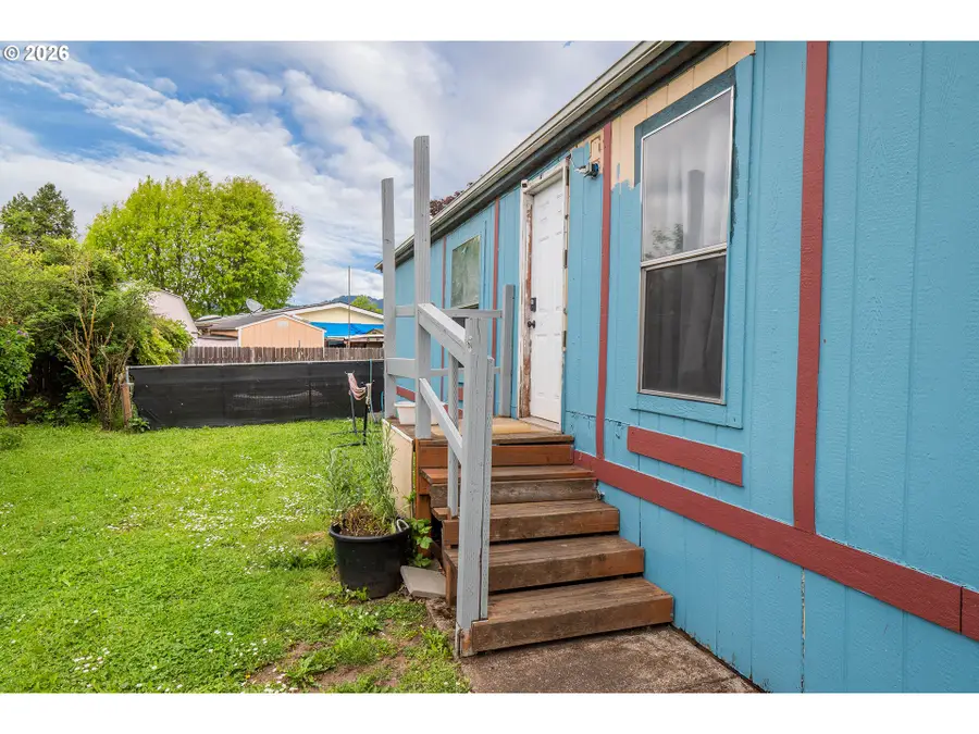 496 Scotts Glen Dr, Springfield, OR 97477 - #2