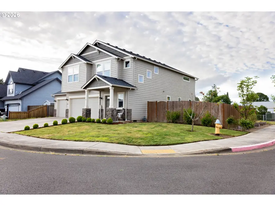 1816 W 4th Ave, Junction City, OR 97448 - #3