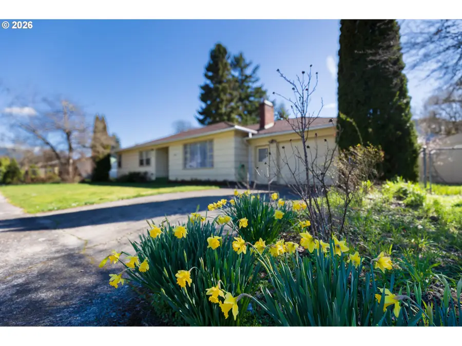 47866 W 1st St, Oakridge, OR 97463 - #2