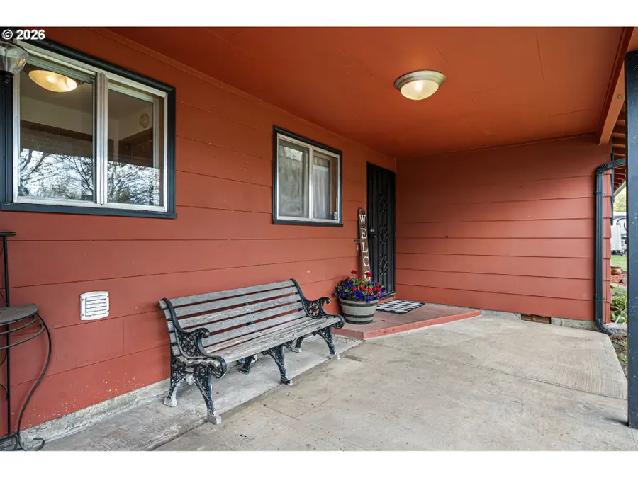 925 Oak St, Junction City, OR 97448 - #2