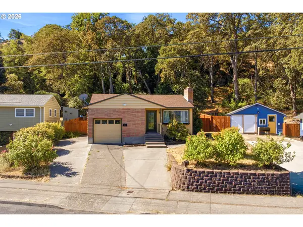810 E 16th St, TheDalles, OR 97058