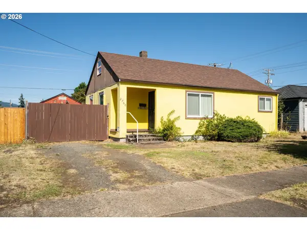 2760 E St, Springfield, OR 97477