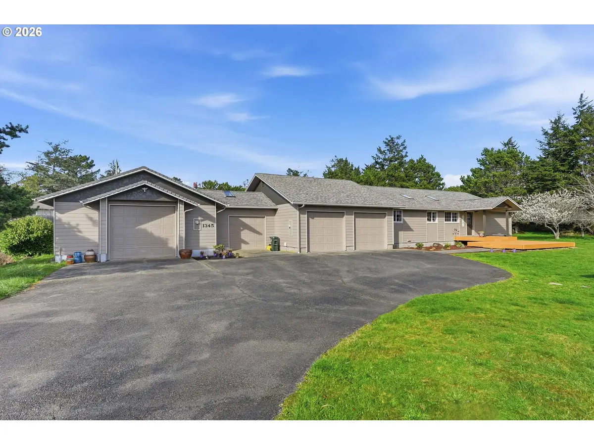 1345 Sanford St, Coos Bay, OR 97420 - #1