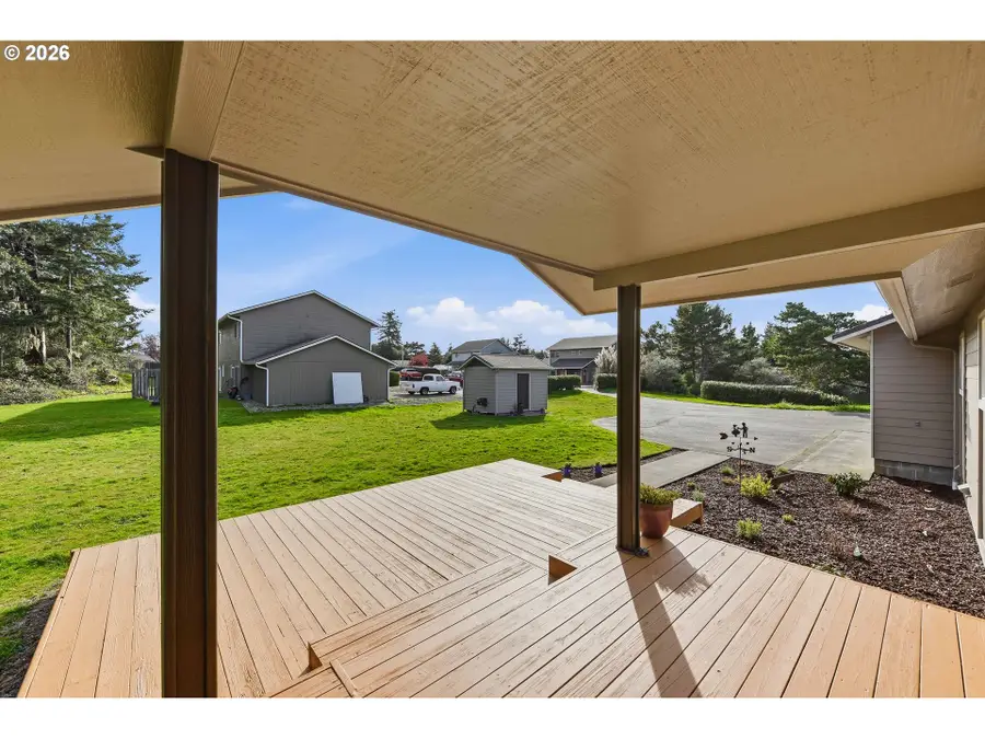 1345 Sanford St, Coos Bay, OR 97420 - #3