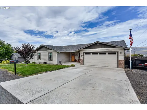 2325 E 16th St, TheDalles, OR 97058