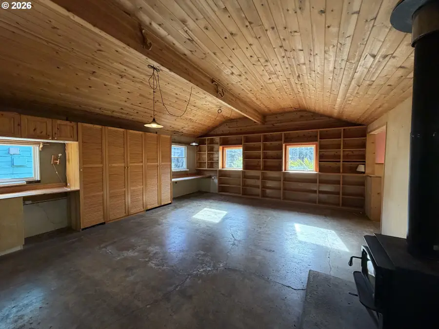 15 Geer Cir, Port Orford, OR 97465 - #3