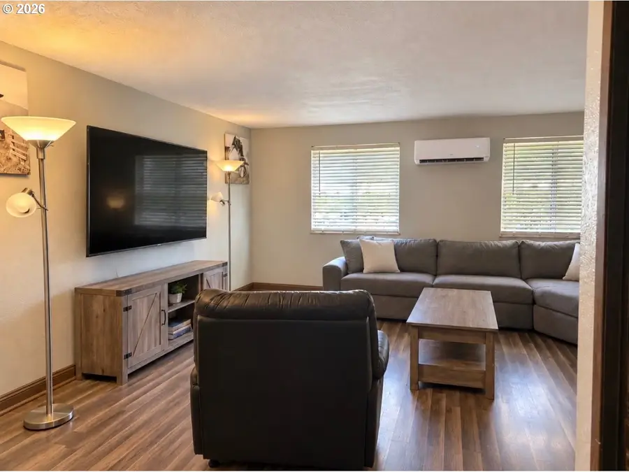 121 Copper Way, Riddle, OR 97469 - #3