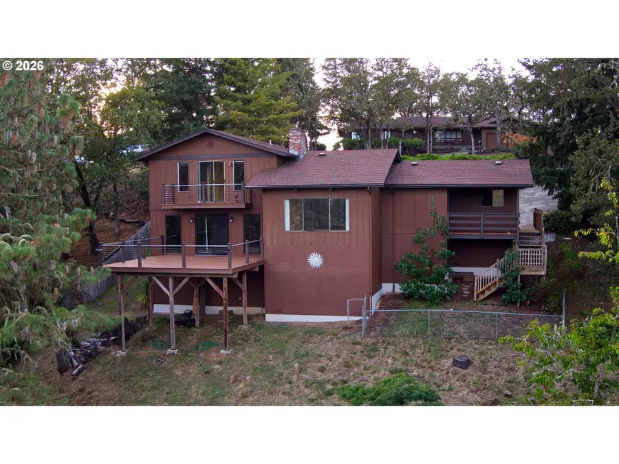 725 SE Summit Dr, Roseburg, OR 97470 - #3