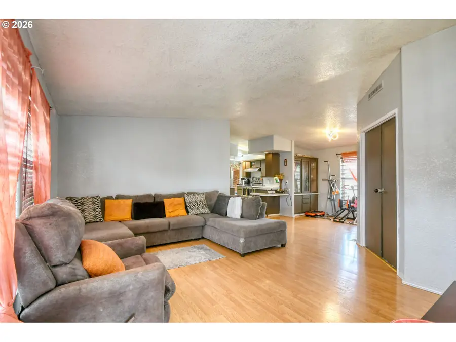 335 E Beebe Ave, Hermiston, OR 97838 - #2
