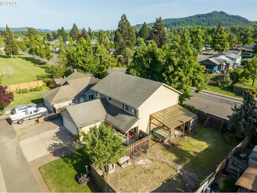 995 Kintzley Ave, Springfield, OR 97478 - #3