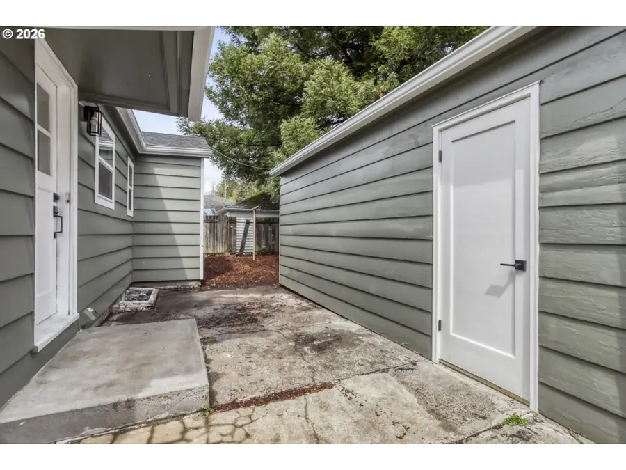 172 SE 9th Ave, Hillsboro, OR 97123 - #2