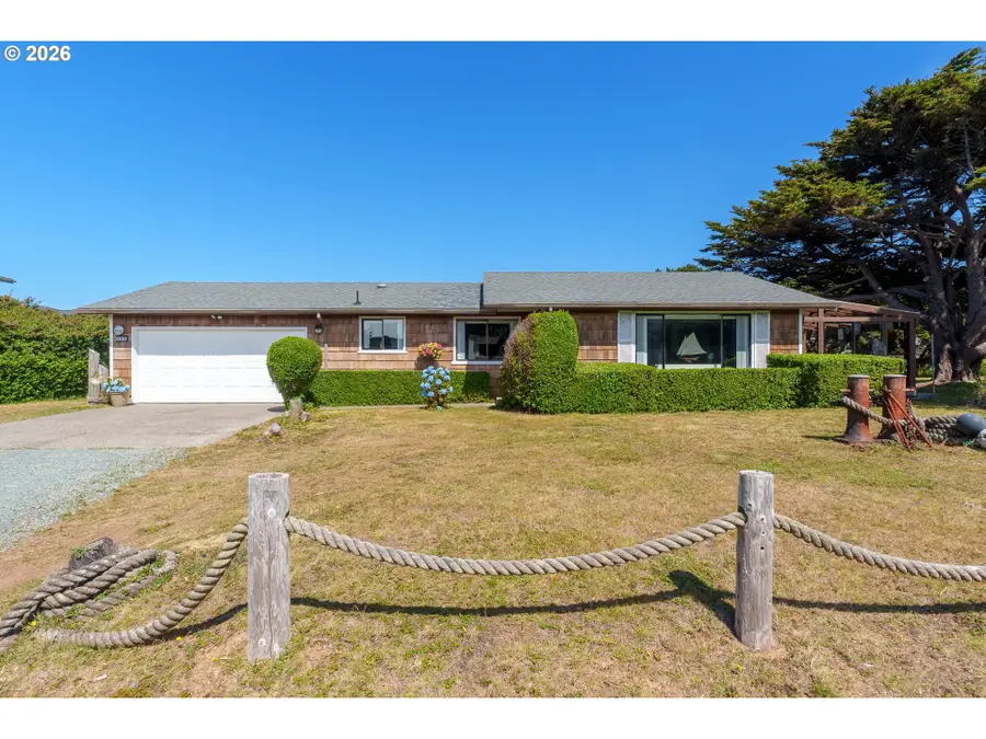 865 SW Newport Ave, Bandon, OR 97411 - #2