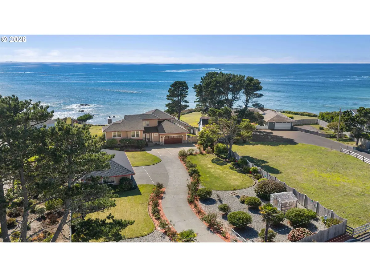 98686 Fox Dr, Brookings, OR 97415 - #1