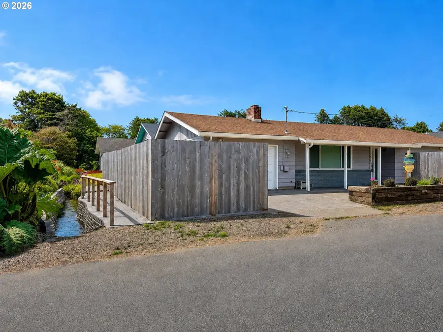 1631 NW 33rd St, Lincoln City, OR 97367 - #3