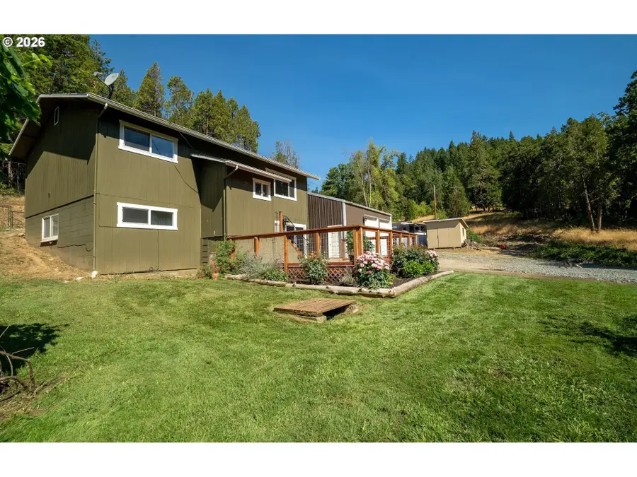 3902 S Myrtle Rd, Myrtle Creek Riddle, OR 97457 - #2