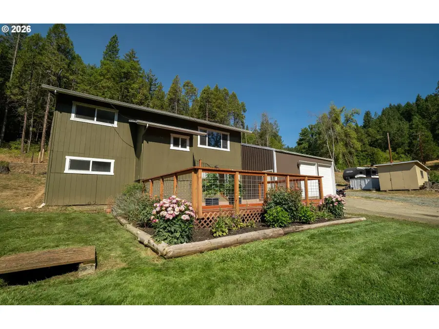 3902 S Myrtle Rd, Myrtle Creek Riddle, OR 97457 - #3