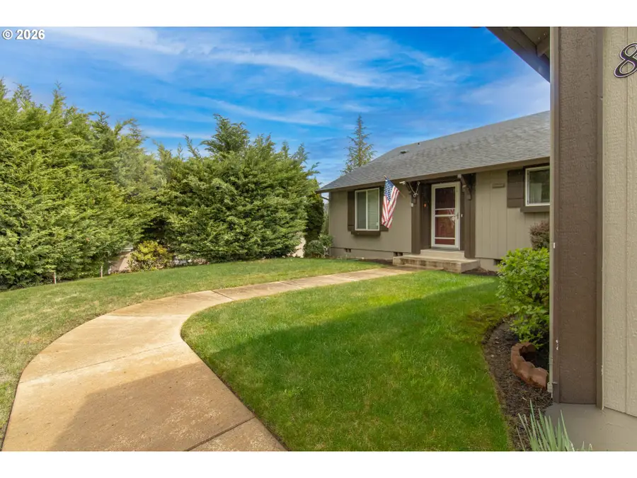 867 N Summerwood St, Roseburg, OR 97471 - #2