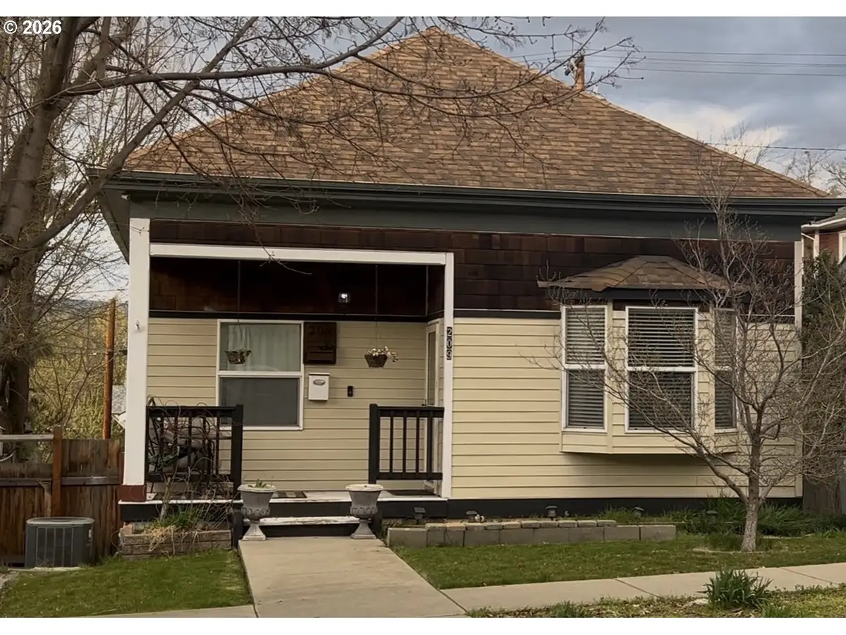 209 E 10th St, The Dalles, OR 97058 - #1