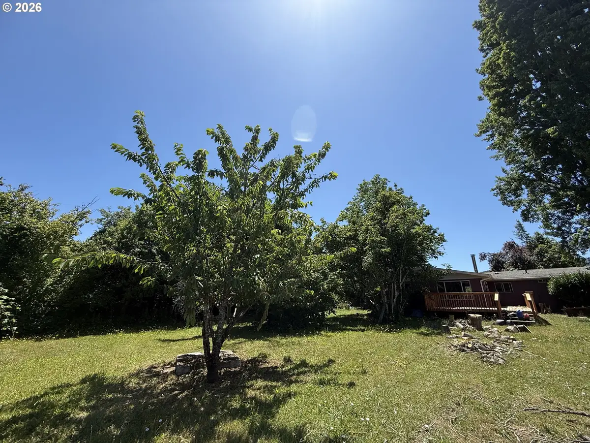 211 E Alder St, Powers, OR 97466 - #1