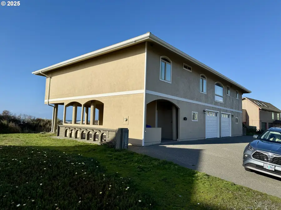 30555 Sandy Dr, Wedderburn, OR 97444 - Image #2