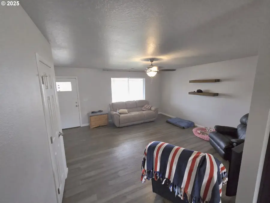 139 Teresa Ln, Winston, OR 97496 - Image #3