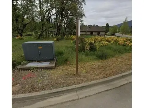 1308 Green Valley Dr, Cave Junction, OR 97523 - Image #2