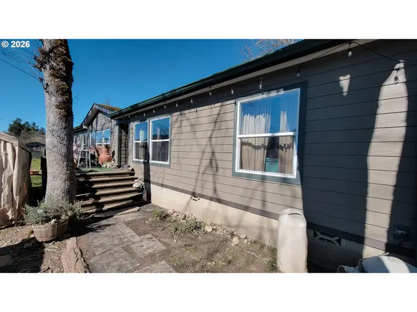 514 Eakin Rd, Azalea, OR 97410