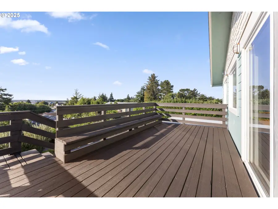 274 N Cammann St, Coos Bay, OR 97420 - #2