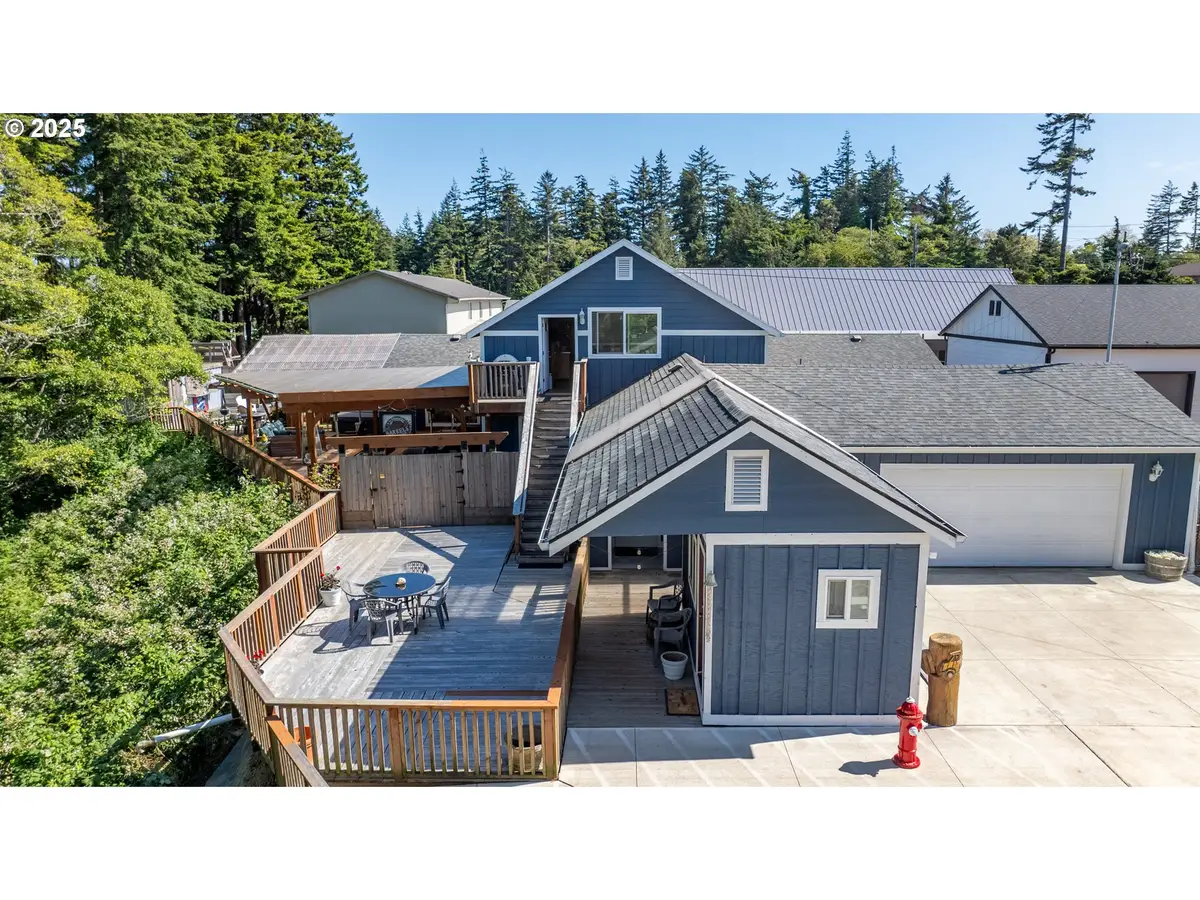 1935 17th St, North Bend, OR 97459 - Image #1