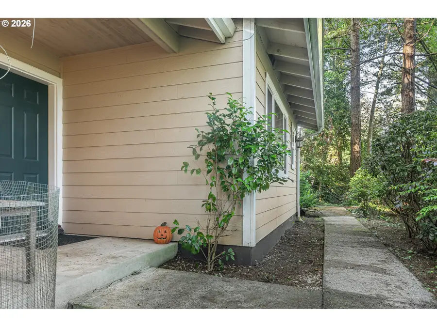 1303 Seacrest Ln, Brookings, OR 97415 - #2