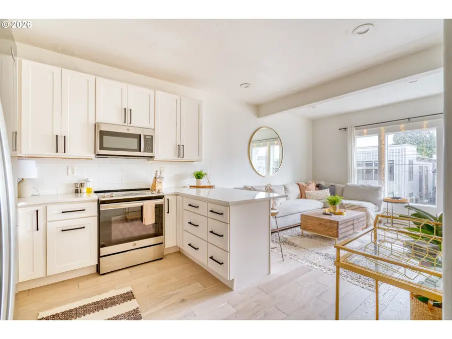 2008/2010 SE 11th Ave, Portland, OR 97214 - Image #2