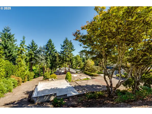 516 Spyglass Dr, Eugene, OR 97401