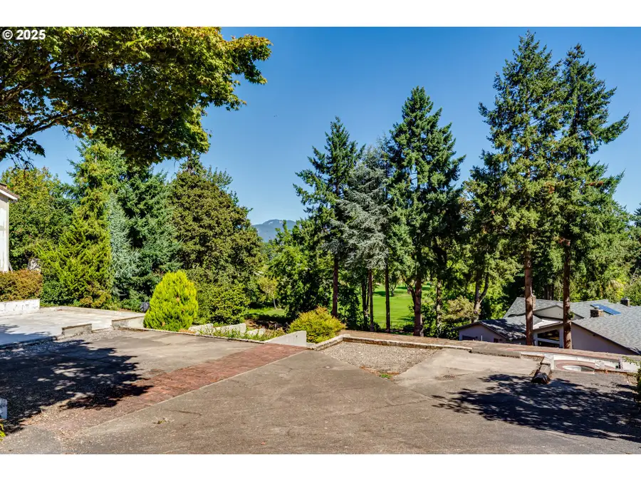 516 Spyglass Dr, Eugene, OR 97401 - Image #3