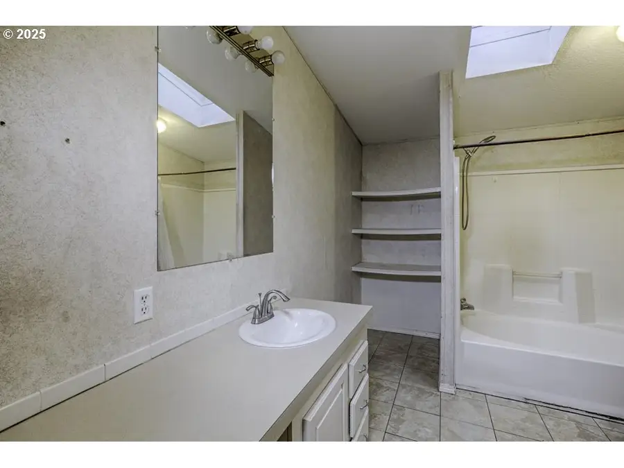 14609 Forest Hill Dr, Monmouth, OR 97361 - Image #2