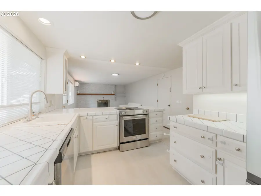 2241 Brittany St, Eugene, OR 97405 - #3