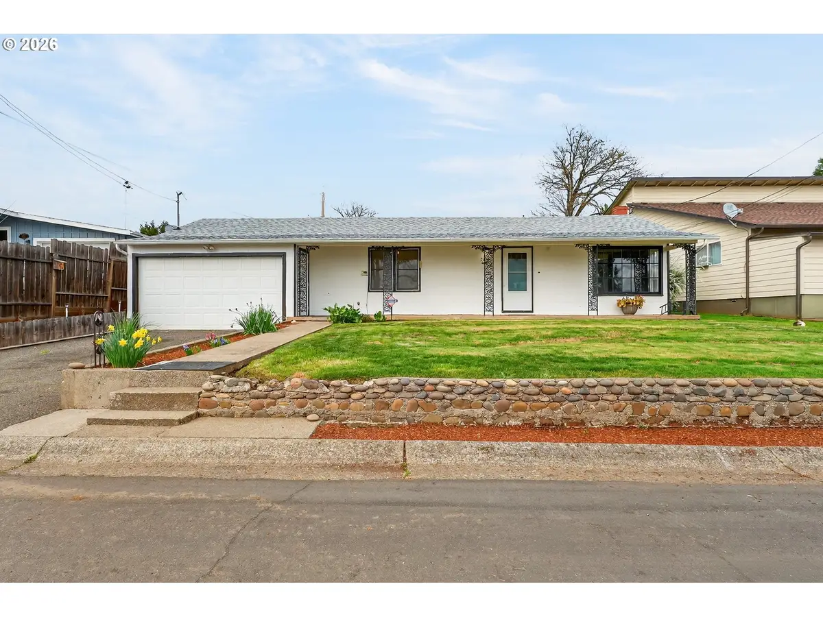 262 NW Cecil Ave, Roseburg, OR 97470 - #1